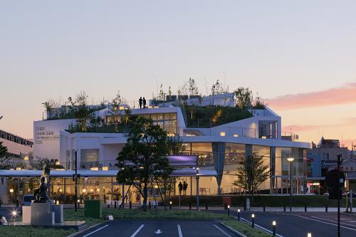 街、自然、人が入り混じる生きた建築。［太田市美術館・図書館／群馬県