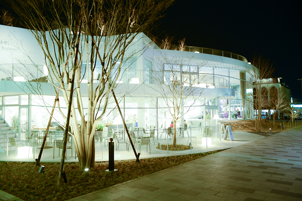 街、自然、人が入り混じる生きた建築。［太田市美術館・図書館／群馬県