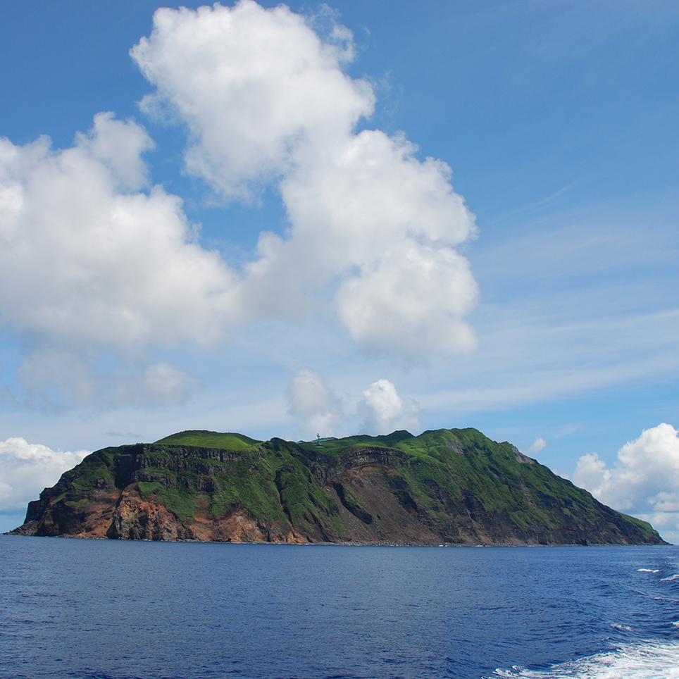 隆起したカルデラに地熱エネルギー 都心から約358km離れた命の楽園 青ヶ島 東京都青ヶ島村 Onestory