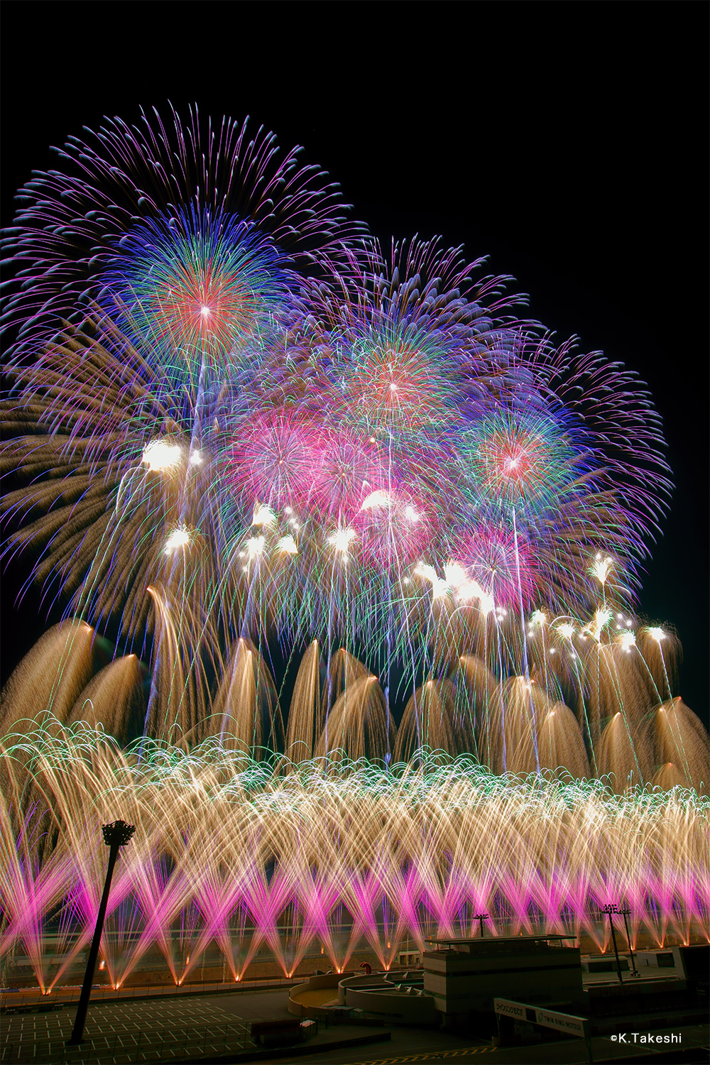 三が日に贅沢な花火を ツインリンクもてぎ 花火と音の祭典 New Year Fes 音とキレイがいっぱい 栃木県芳賀郡 Onestory