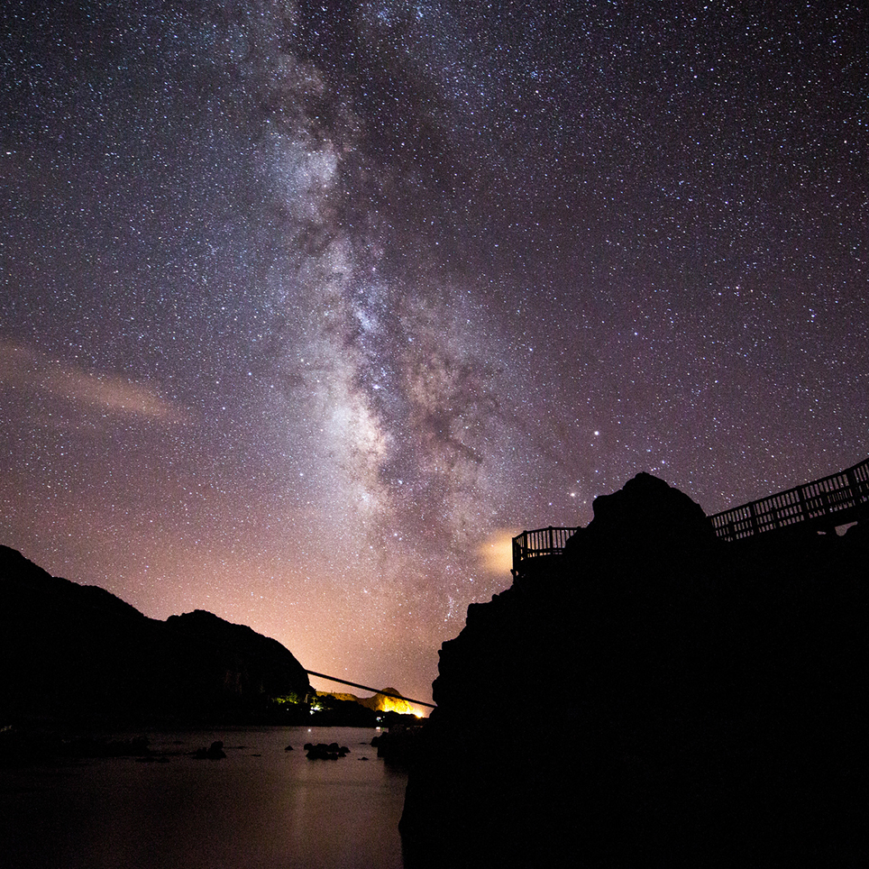 神々が集いし島の天上に輝く 冬の星座と天の川 神津島 東京都神津島村 Onestory