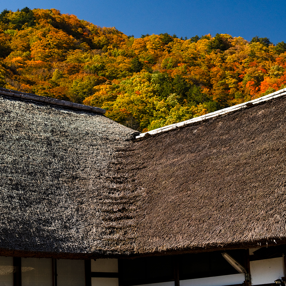 茅葺き屋根の下に静かに降り積む 季節の彩りに染まる隠れ里の星霜 前沢集落 福島県南会津町 Onestory