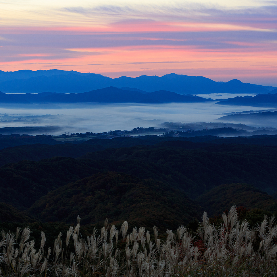 緩やかなワインディングロードを彩る 広漠たる高原 幽玄な自然美 蒜山大山スカイライン 鳥取県日野郡 岡山県真庭市 Onestory