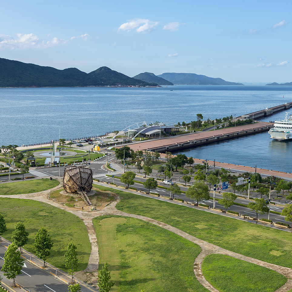 美しい自然と人間が交錯し 交響してきた瀬戸内の島々に活力を取り戻す 瀬戸内国際芸術祭19 瀬戸内海 Onestory