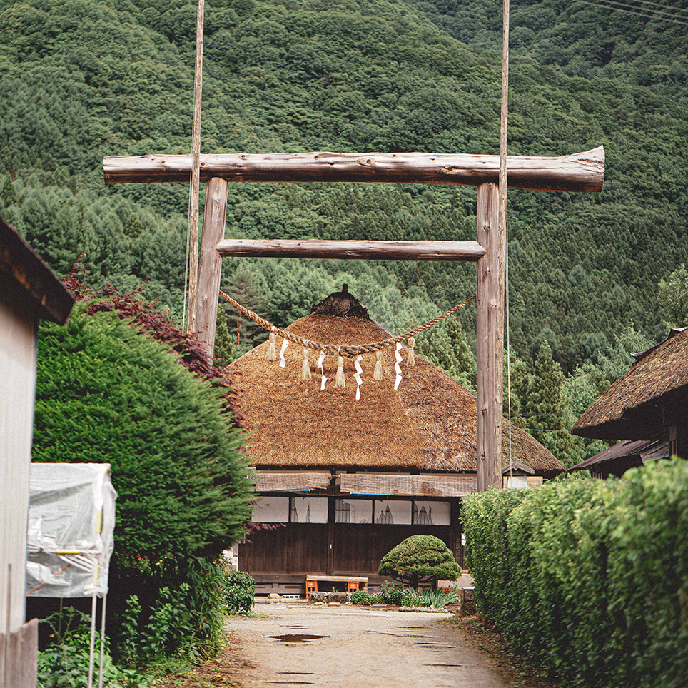 遥か遠い日々の記憶が封印された 風趣ある家が連なる幻影の宿場町 大内宿 福島県下郷町 Onestory