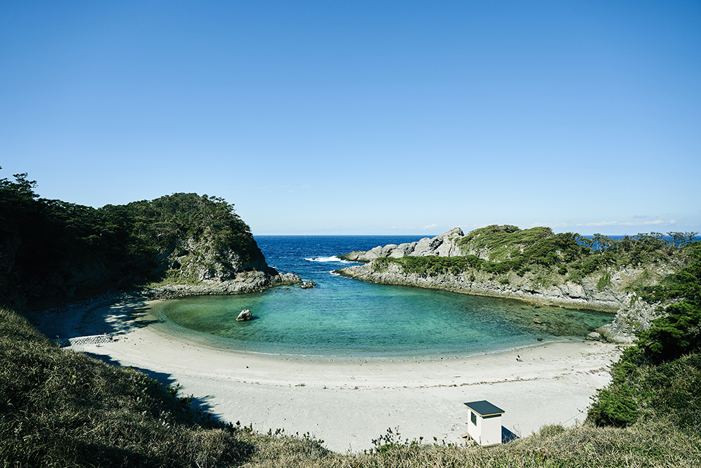 東京の離島 式根島が誇る 美しい海の青 Onestory