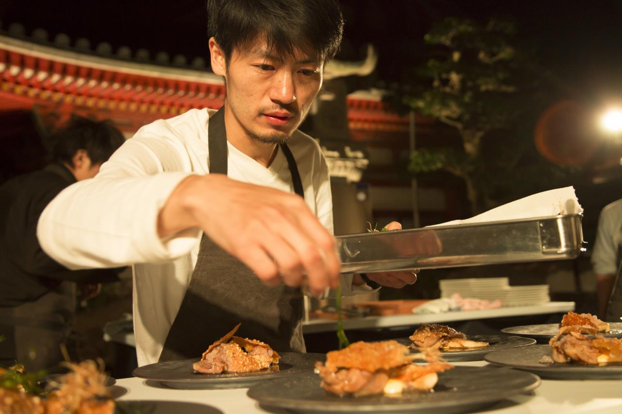 フランス パリのレストランシーンを席巻する新世代日本人シェフ 渥美創太氏 Dining Out Arita Amp With Lexus 佐賀県唐津市 Onestory