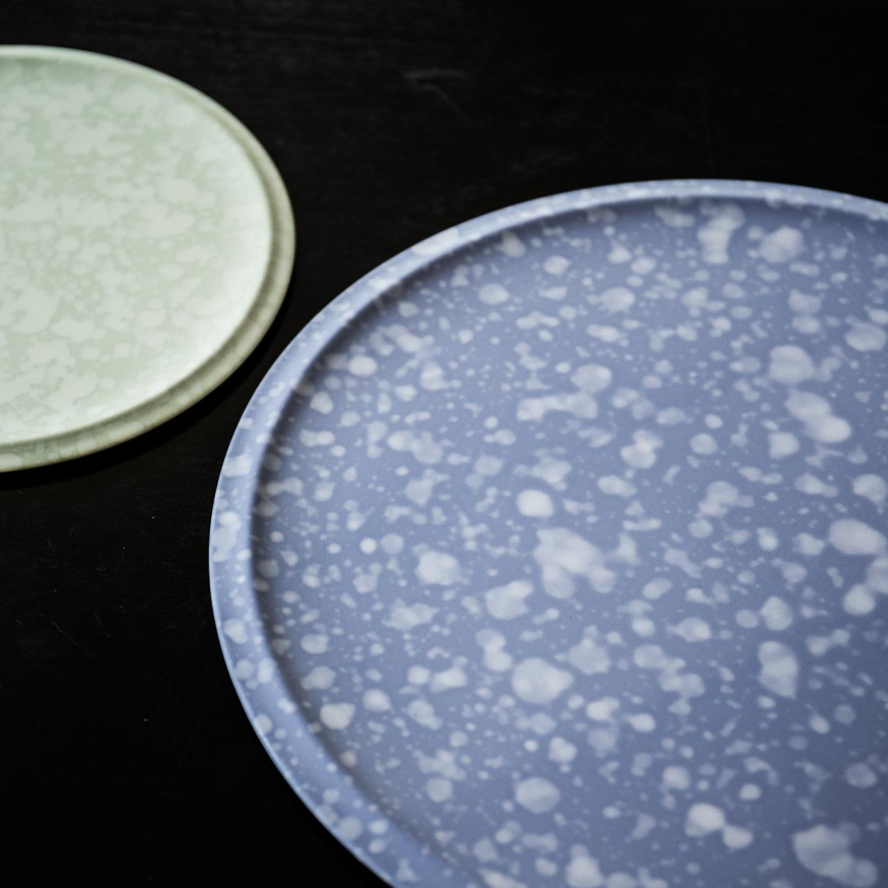 唐津と有田が交わる人と文化の集積地で、ふたりの若手が「新伊万里」の