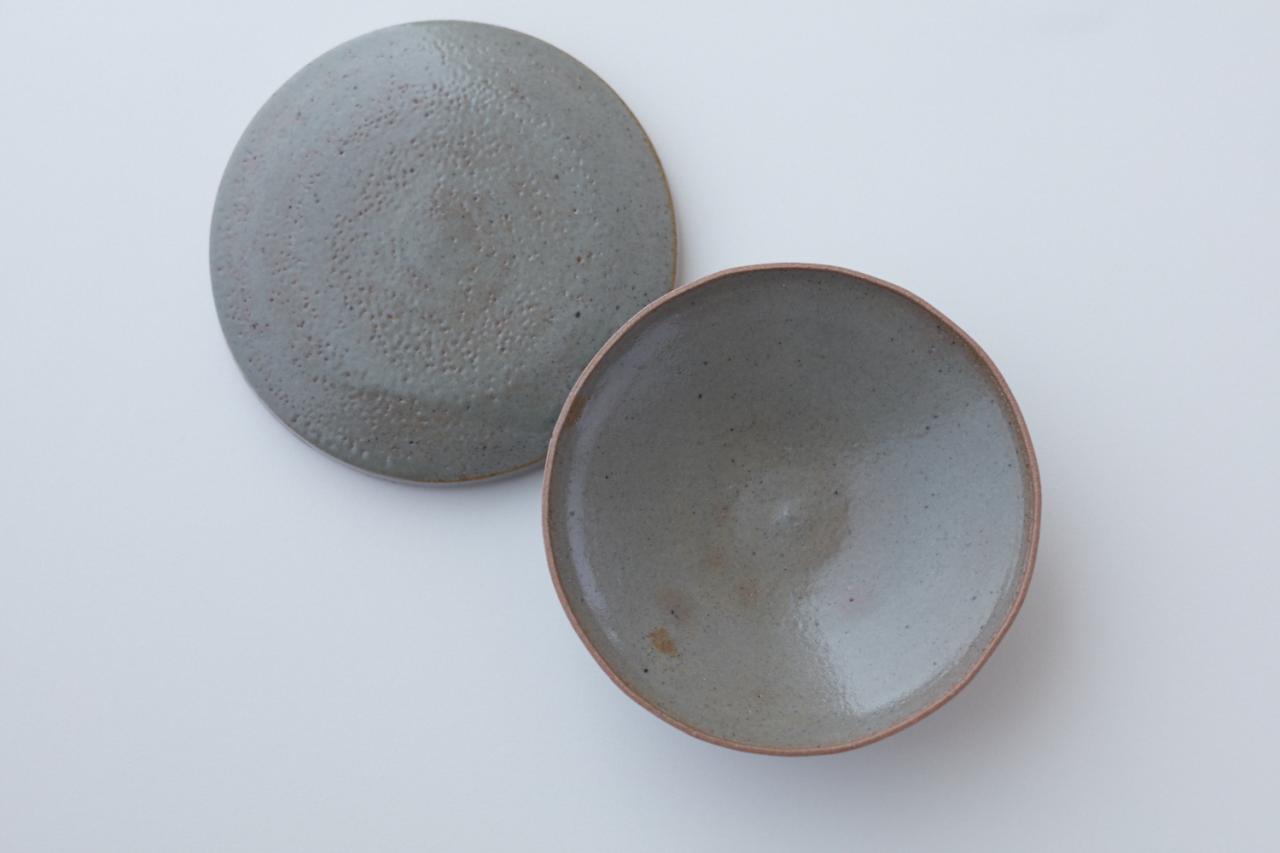 思考と試行を繰り返す気鋭が生んだ「蓋物の唐津焼」。健太郎窯「ボンボ