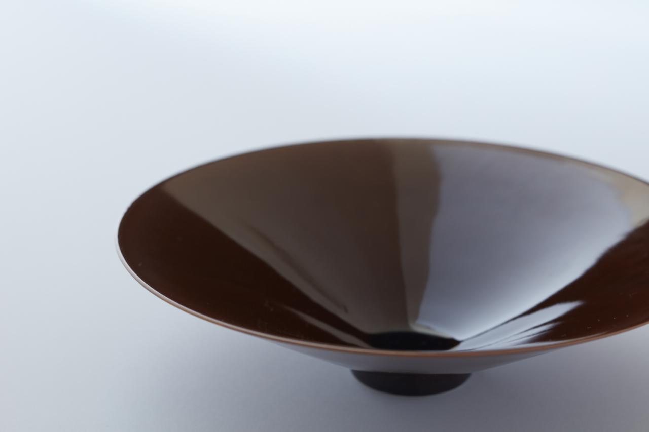 時代と大陸を越え歴史的名作が蘇る、畑萬陶苑「反り鉢」。［DESIGNING