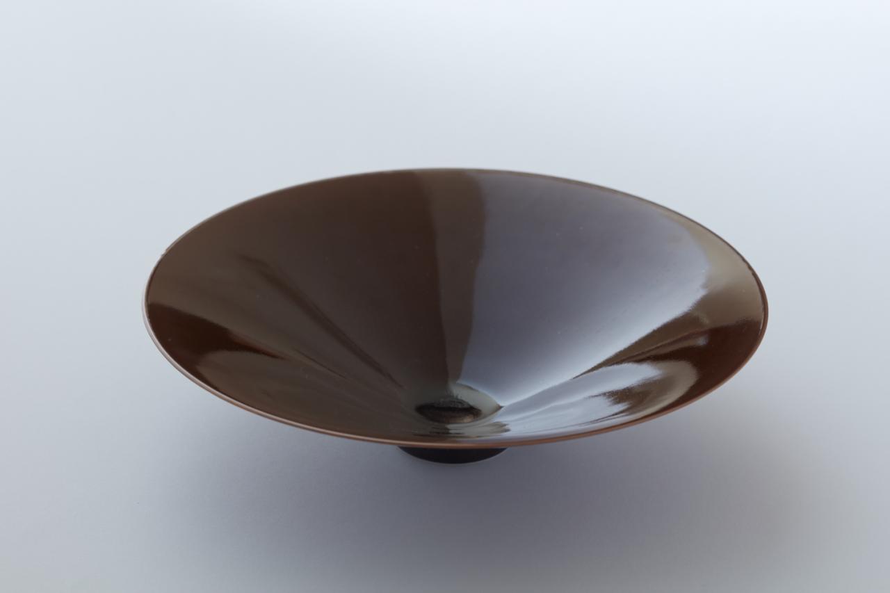 時代と大陸を越え歴史的名作が蘇る、畑萬陶苑「反り鉢」。［DESIGNING