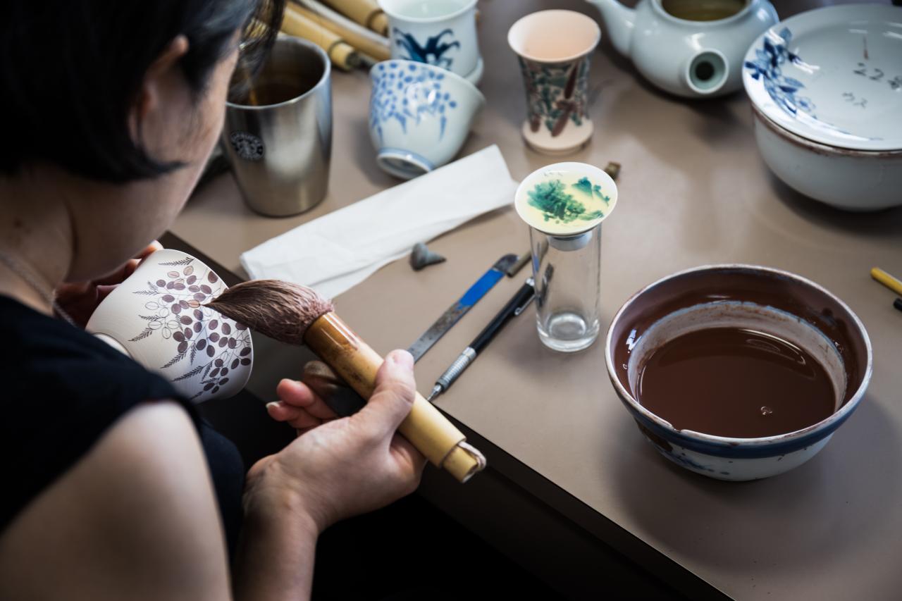 時代と大陸を越え歴史的名作が蘇る、畑萬陶苑「反り鉢」。［DESIGNING