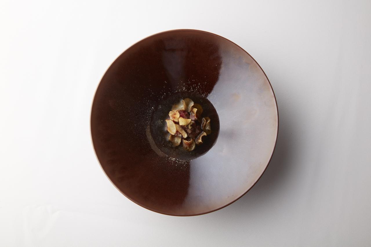 時代と大陸を越え歴史的名作が蘇る、畑萬陶苑「反り鉢」。［DESIGNING