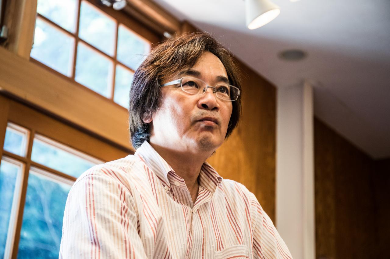クラフト感」を手に入れた新しい有田焼、やま平窯「磁輪花小鉢