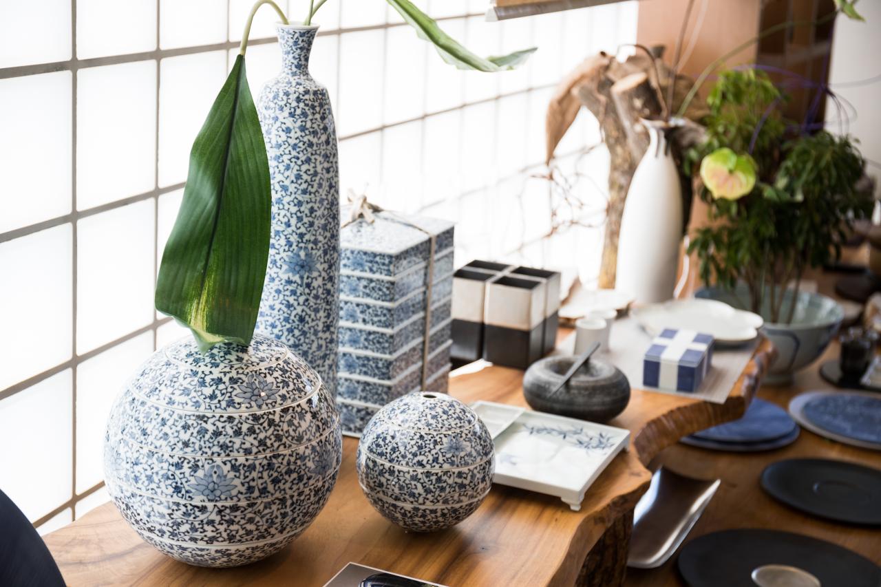 古拙の美を見出す「平成の古伊万里」、李荘窯「銀杏形小皿