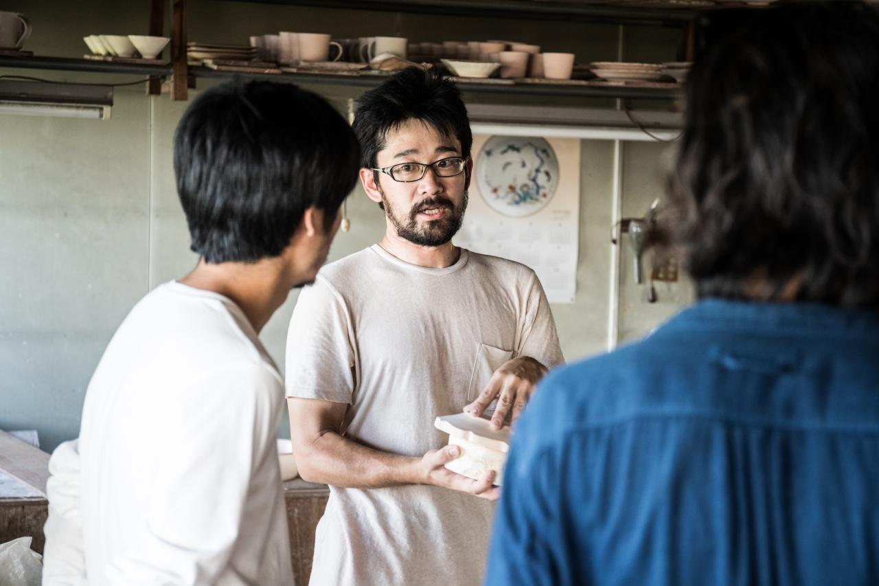 400年前の有田を蘇らせた孤高の職人、文祥窯「型打ち輪花皿